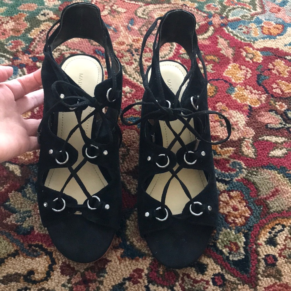 MARC FISHER Size: 7.5 Suede Sandals